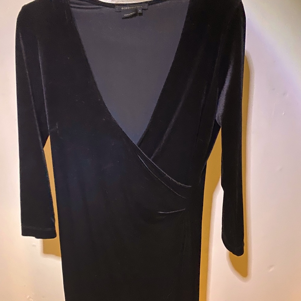 Black velvet deep-V neckline knee-length dress
